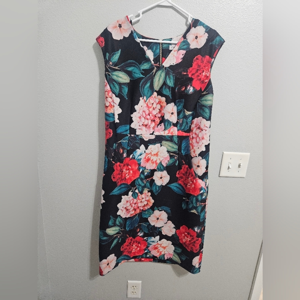Calvin Klein Black Floral V-Neck Sheath Dress
